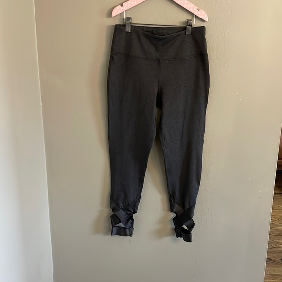 Betsey Johnson Pants - Betsey Johnson performance leggings crop